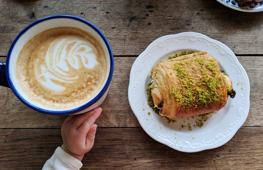 Maman Greenpoint, seating and accessibility.